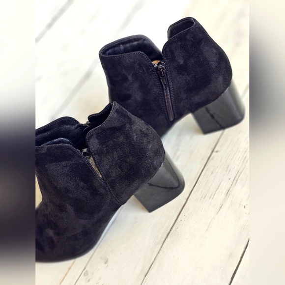 NWOT Kim Roger's Black Soft Suede Zip up Ankle Booties Comfort Boots Shiny Heel - Picture 8 of 12